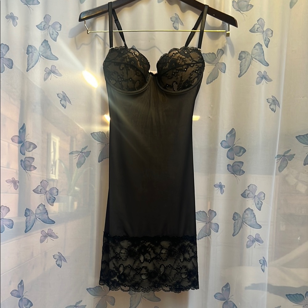 MOC Body-Contour Slip/Black with nude underlining XS